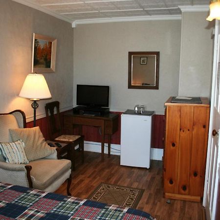 Hadovka Lakeside Inn Wellington Extérieur photo