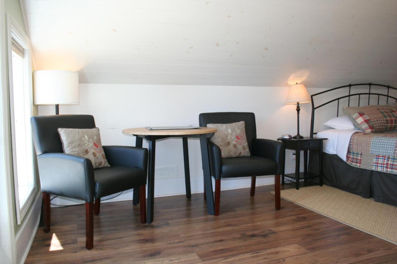 Hadovka Lakeside Inn Wellington Extérieur photo