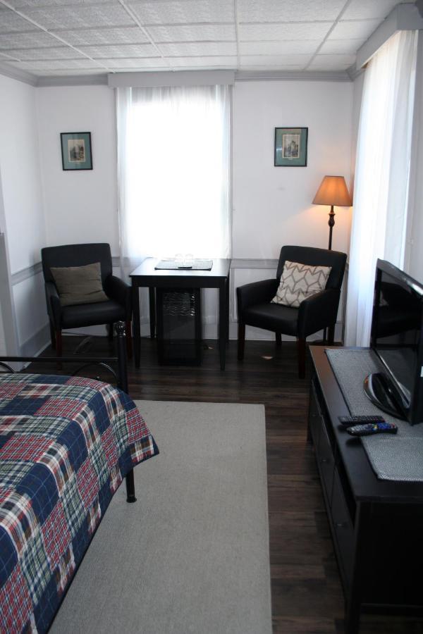 Hadovka Lakeside Inn Wellington Extérieur photo
