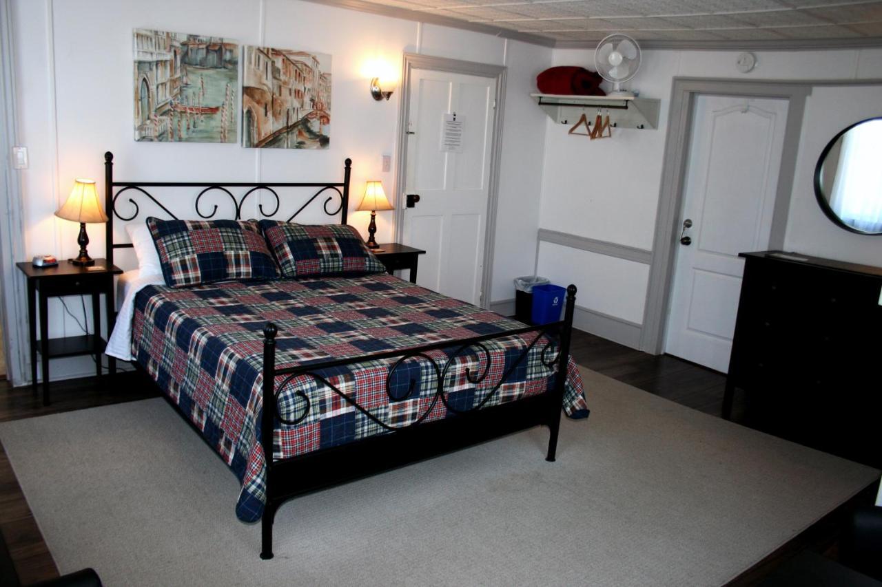 Hadovka Lakeside Inn Wellington Extérieur photo