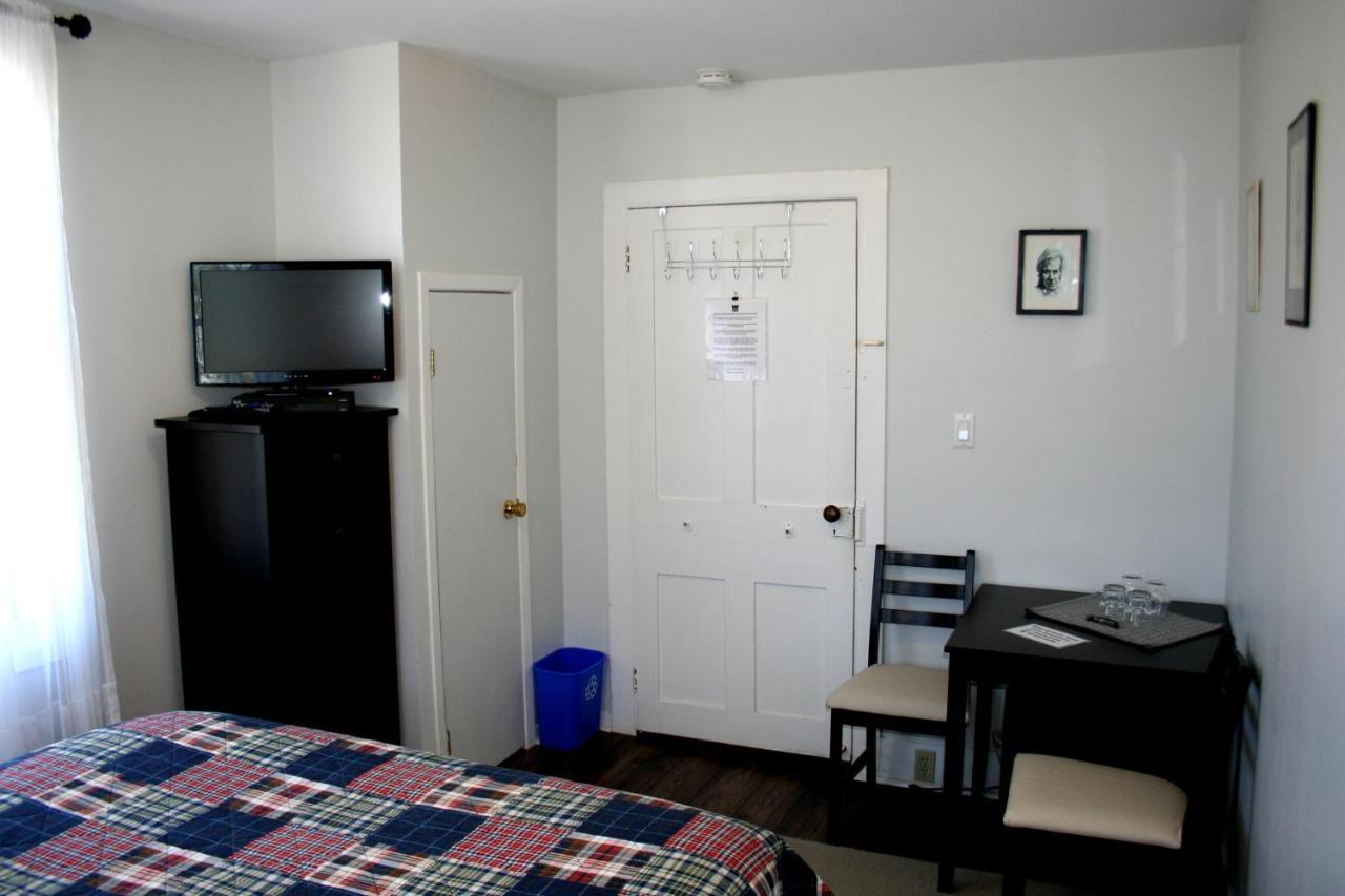 Hadovka Lakeside Inn Wellington Extérieur photo