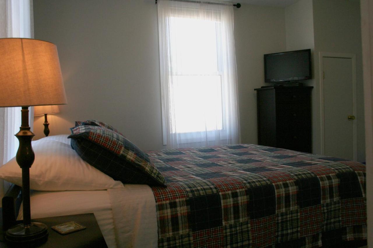 Hadovka Lakeside Inn Wellington Extérieur photo