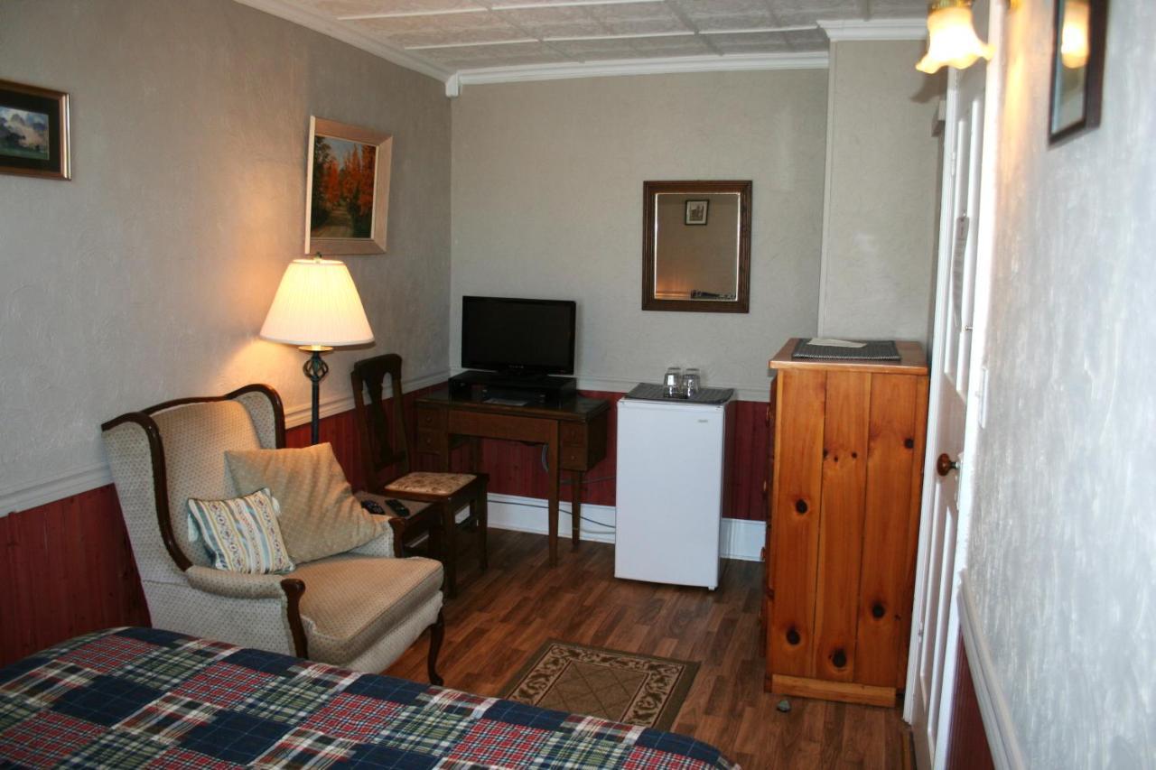 Hadovka Lakeside Inn Wellington Extérieur photo