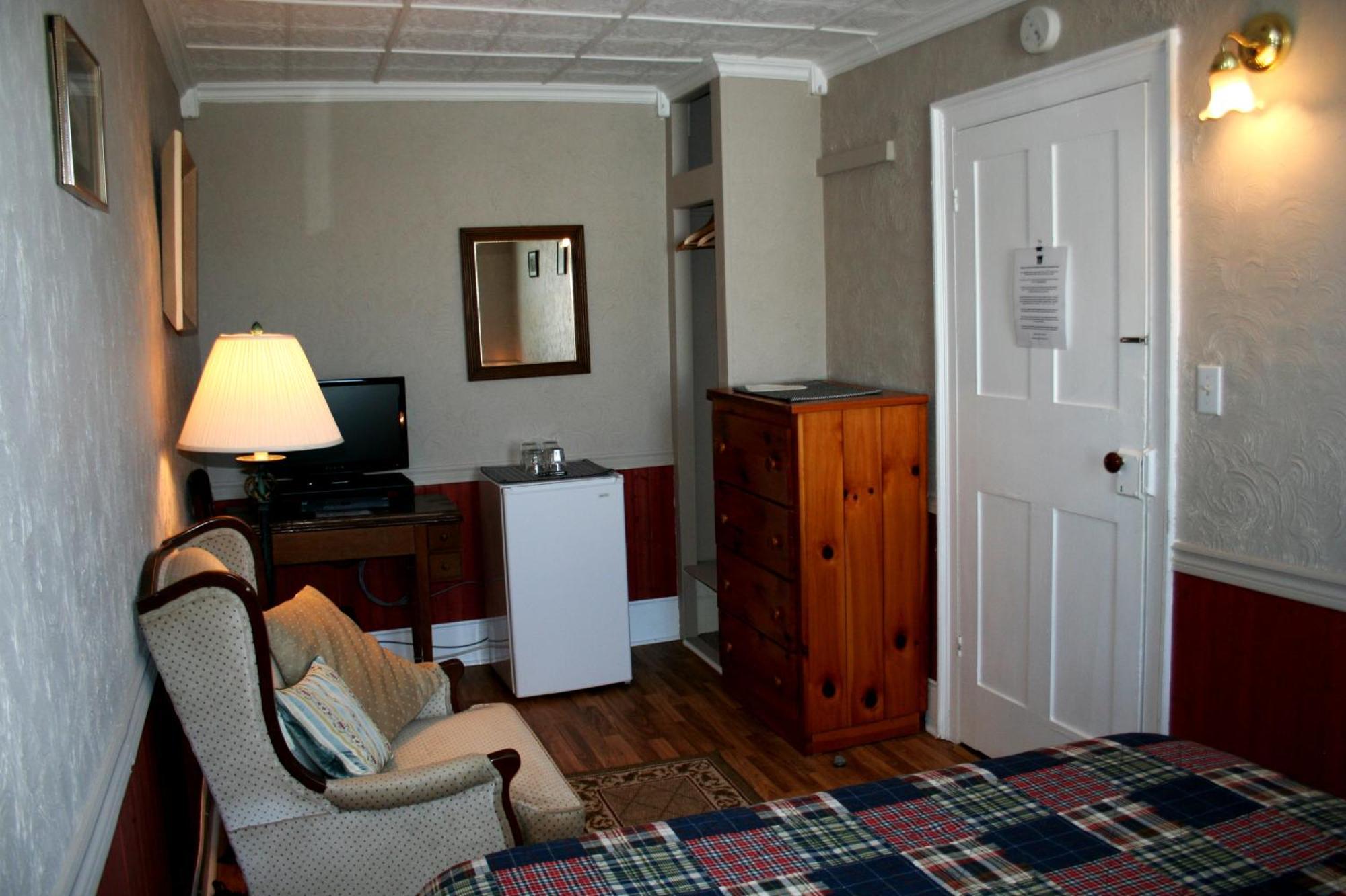 Hadovka Lakeside Inn Wellington Extérieur photo
