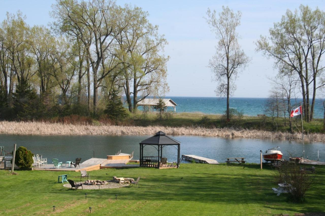 Hadovka Lakeside Inn Wellington Extérieur photo